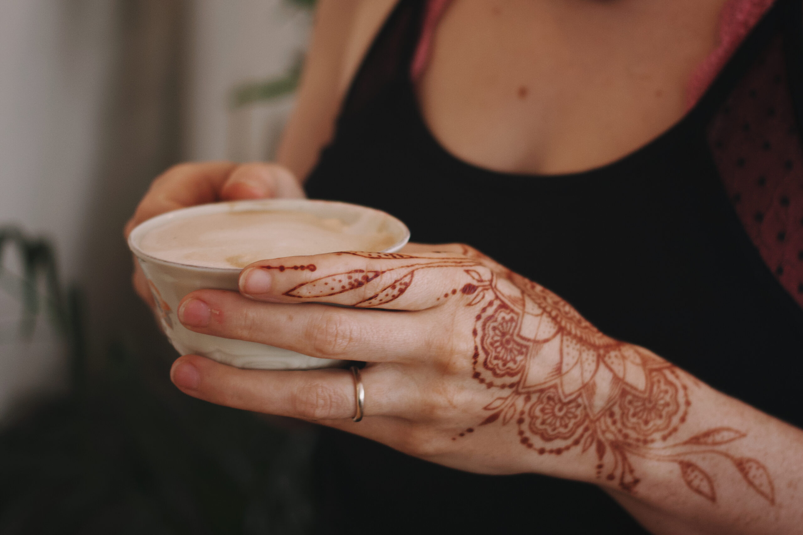 Henna na ruce profi foto