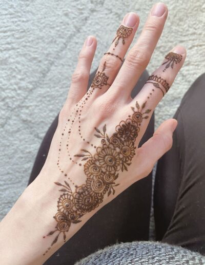 Kateřina Braná_malování hennou